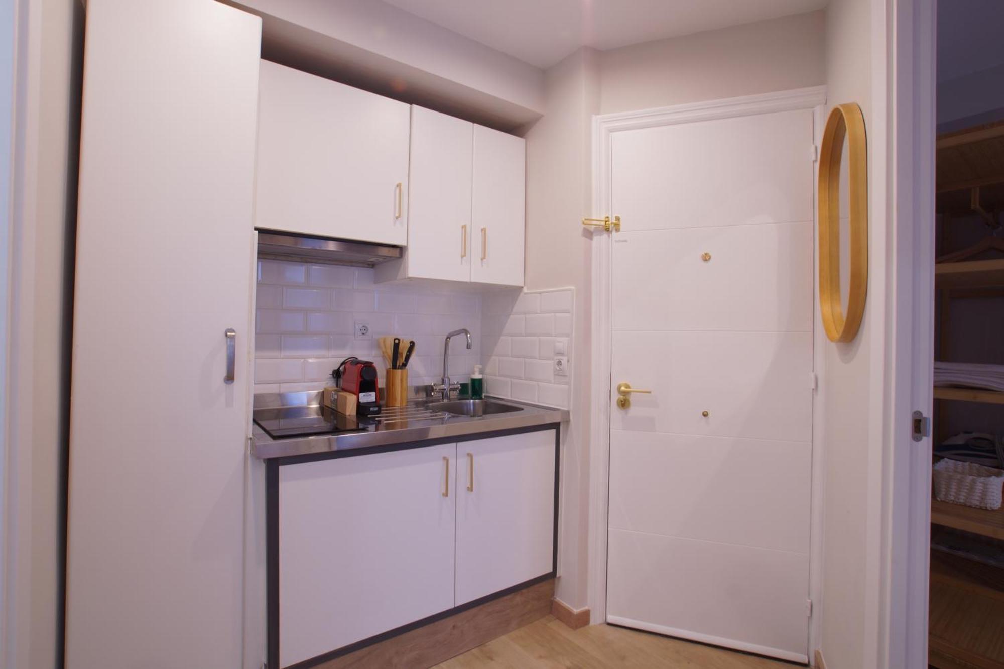 Budget 14 Apartment *